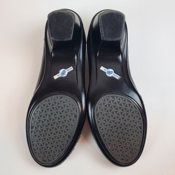 Michel M Black Leather Heals Slip On Shoes Size 9.5 Womens - Picture 7 of 11